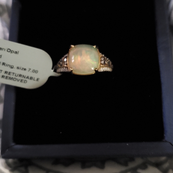 GORGEOUS 10KT GOLD ETHIOPIAN OPAL AND DIAMOND RING, NWT!! - Picture 8 of 8